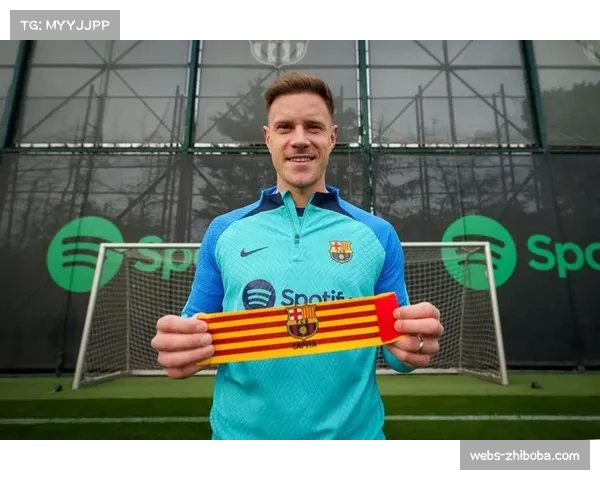 关键时刻：巴萨门将特尔施特根冲出禁区解围，化解单刀风险